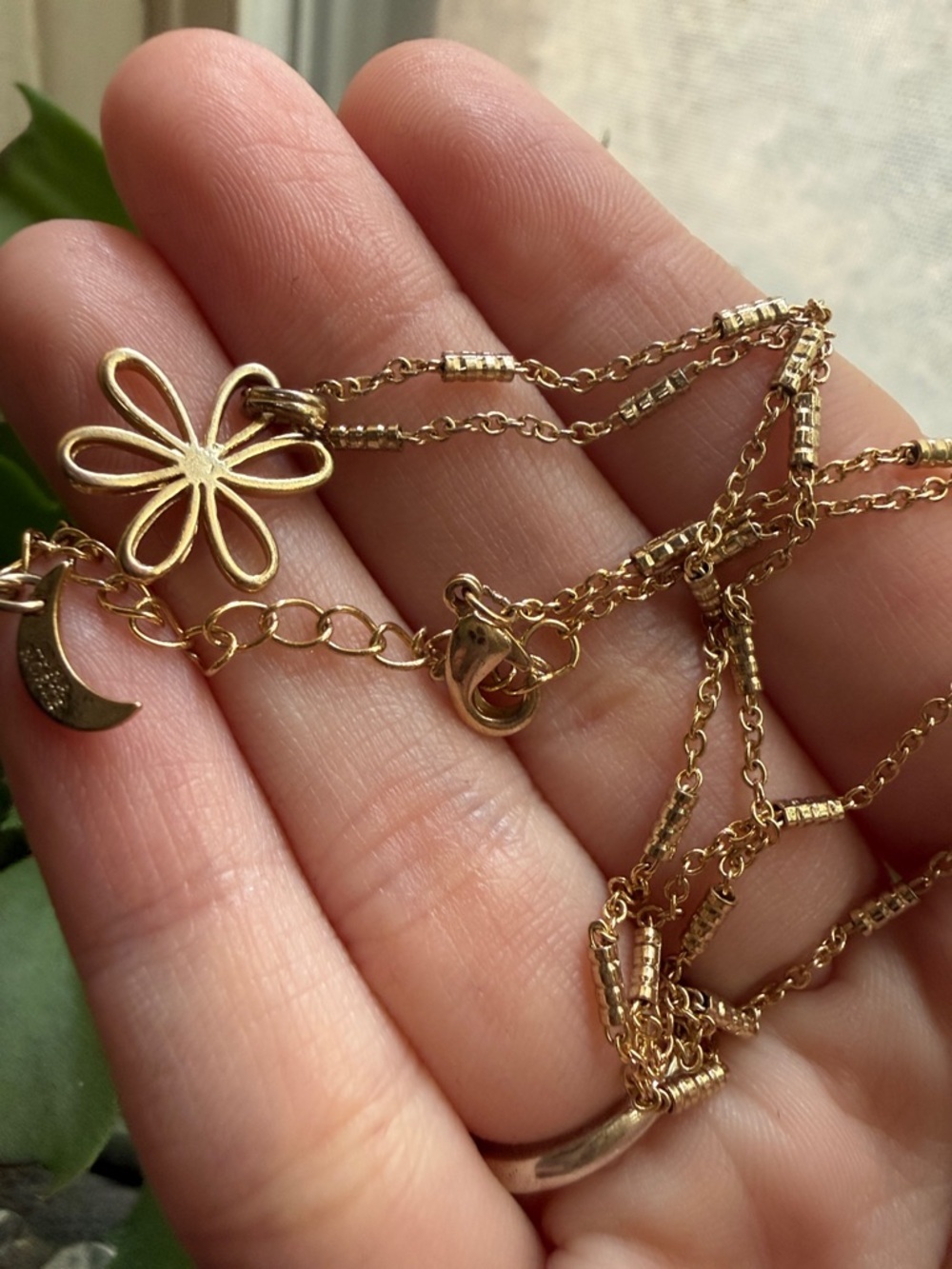 Luna Norte Flower Pendant Necklace Gold Tone 16"
